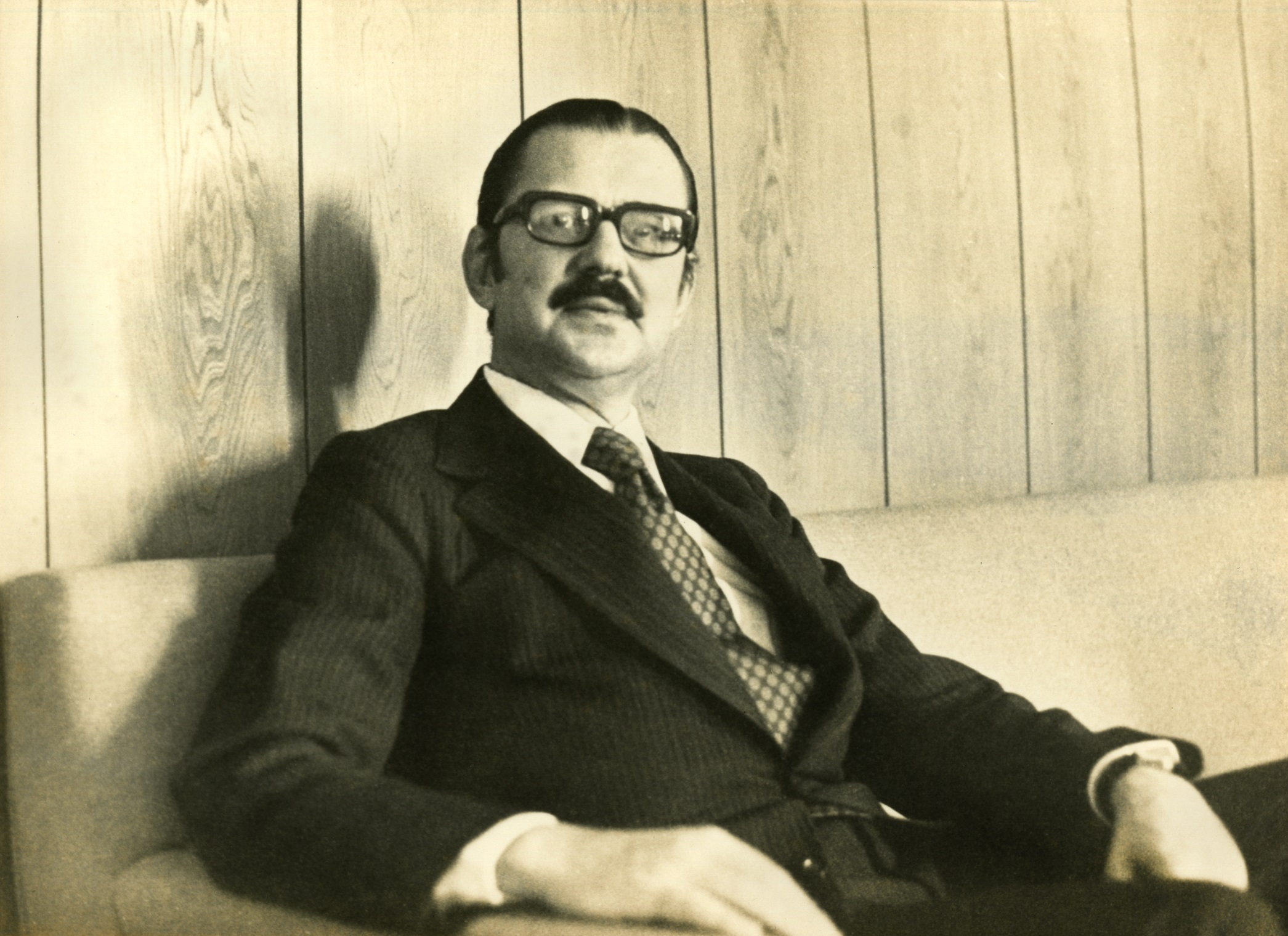 Aptullah Kuran rektörlük makamında, 1977
